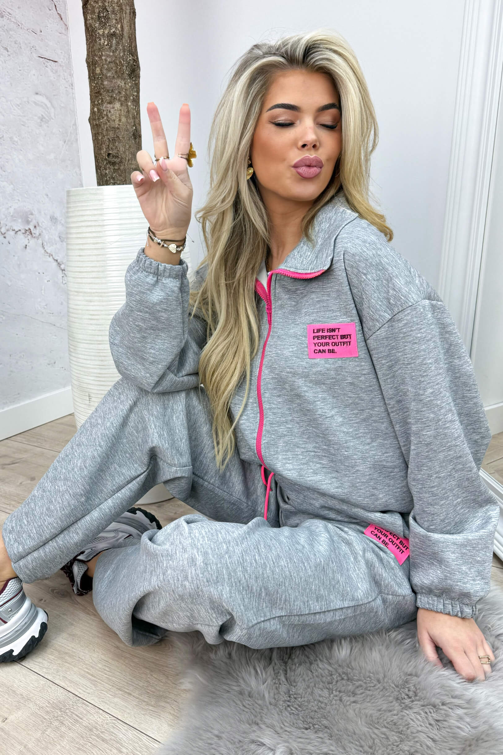 Neon perfect embleem comfy co-ord - Lt. grijs