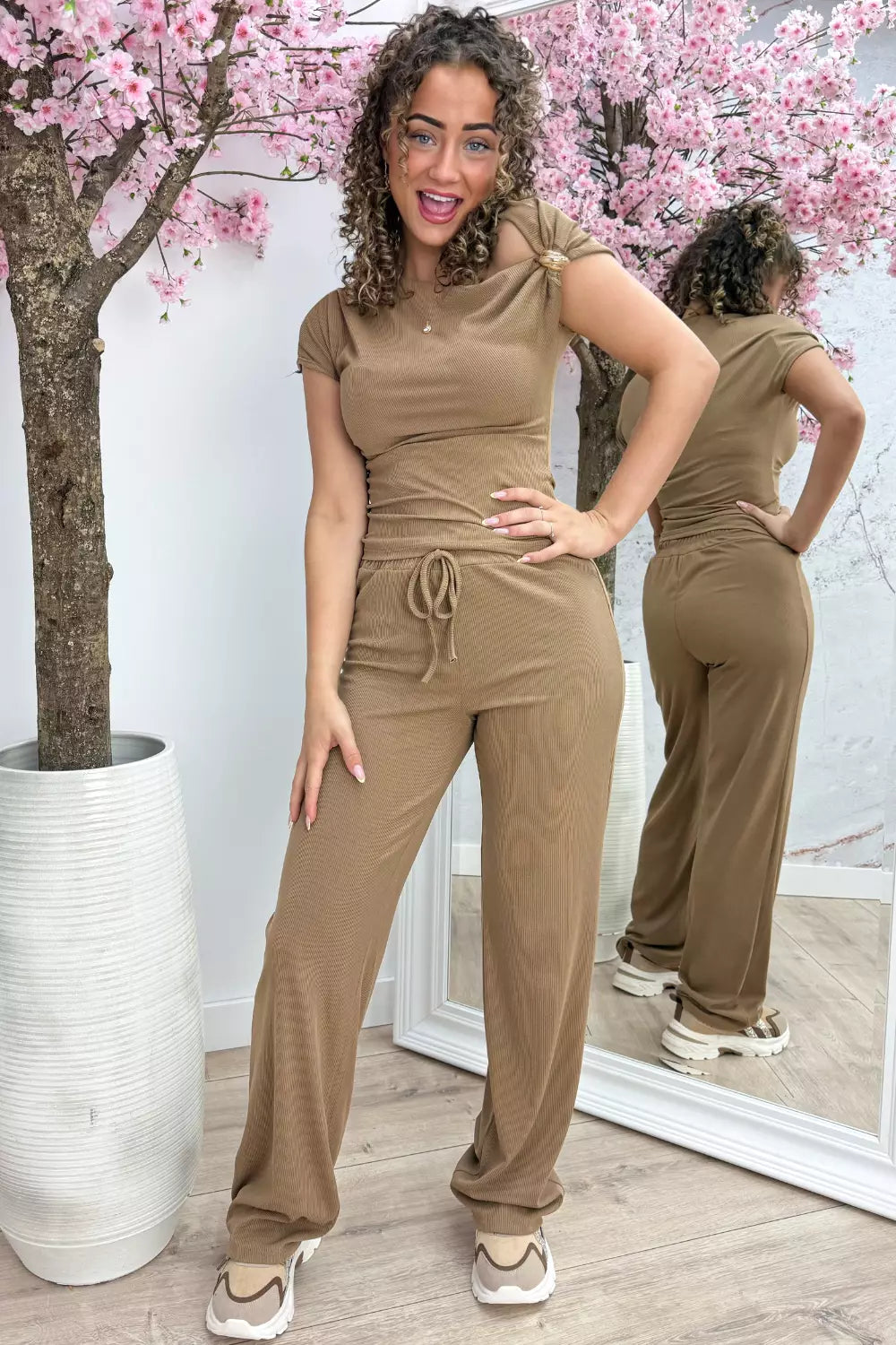 Anello d'oro a costine co -ord - taupe