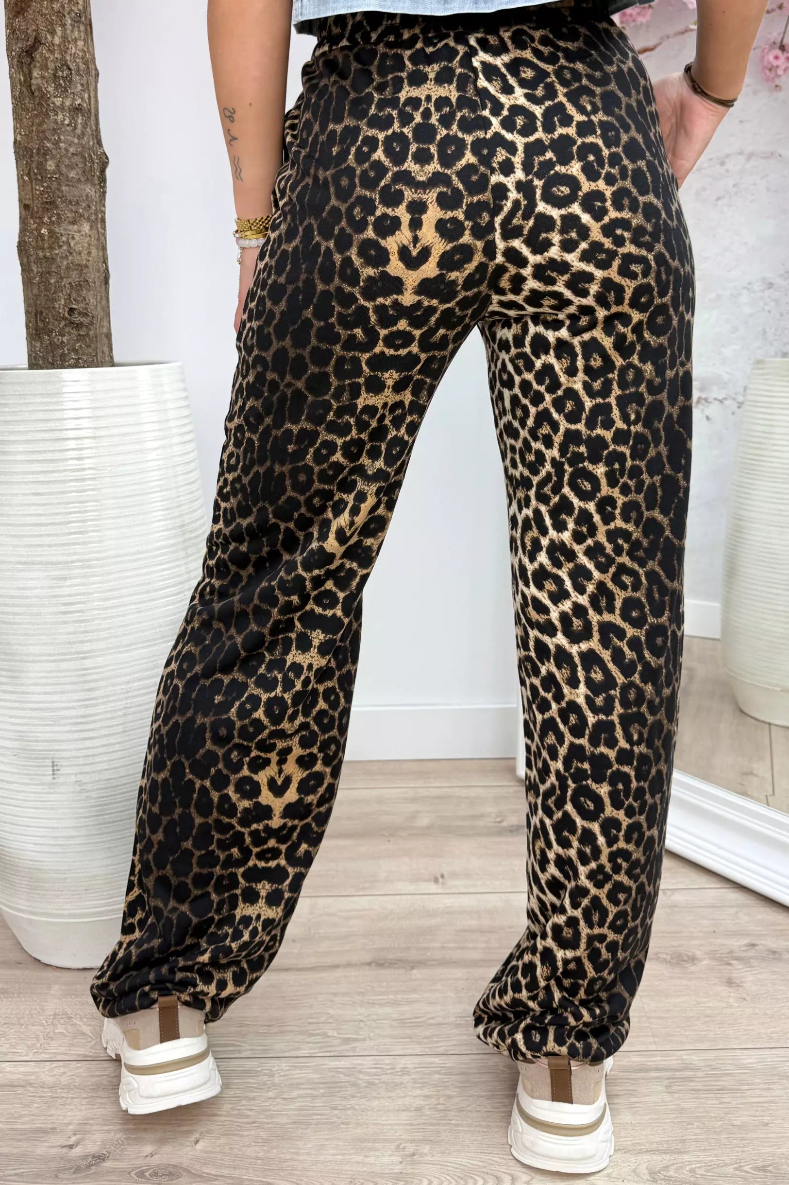 Für Sie grundlegende bequeme Leopardenhosen gemacht - schwarz