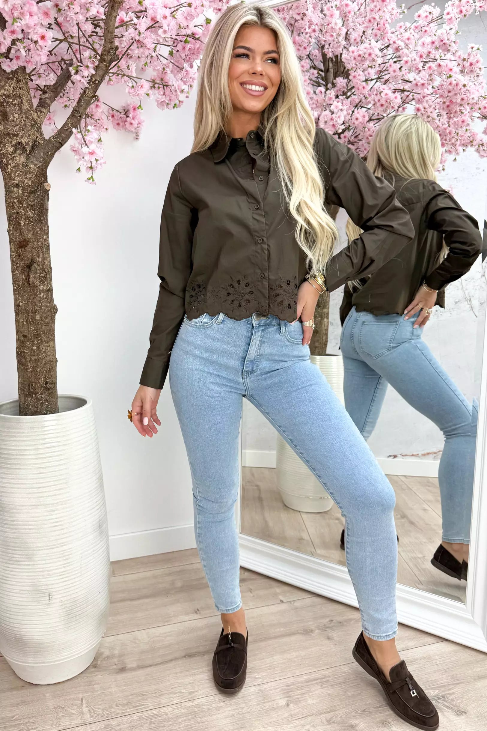 Wavy embroidery blouse - Bruin