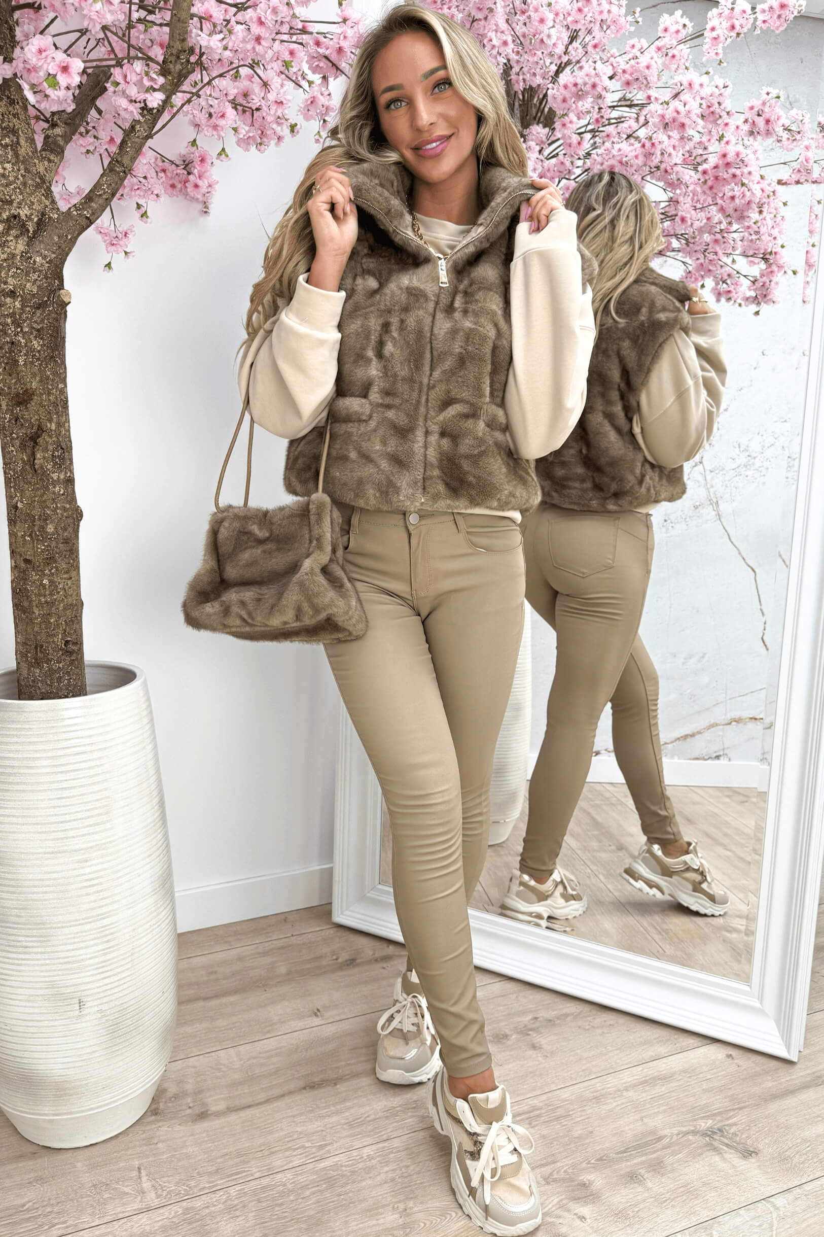 Soft and furry gilet - Taupe