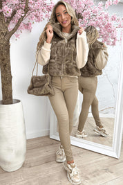 Soft and furry gilet - Taupe