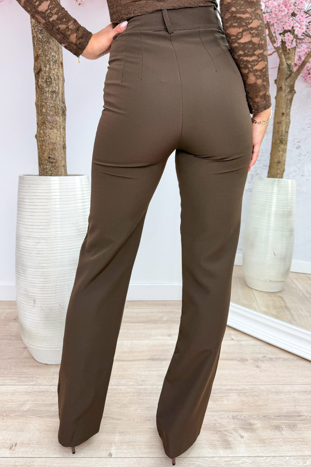 Los pantalones rectos - Marrón