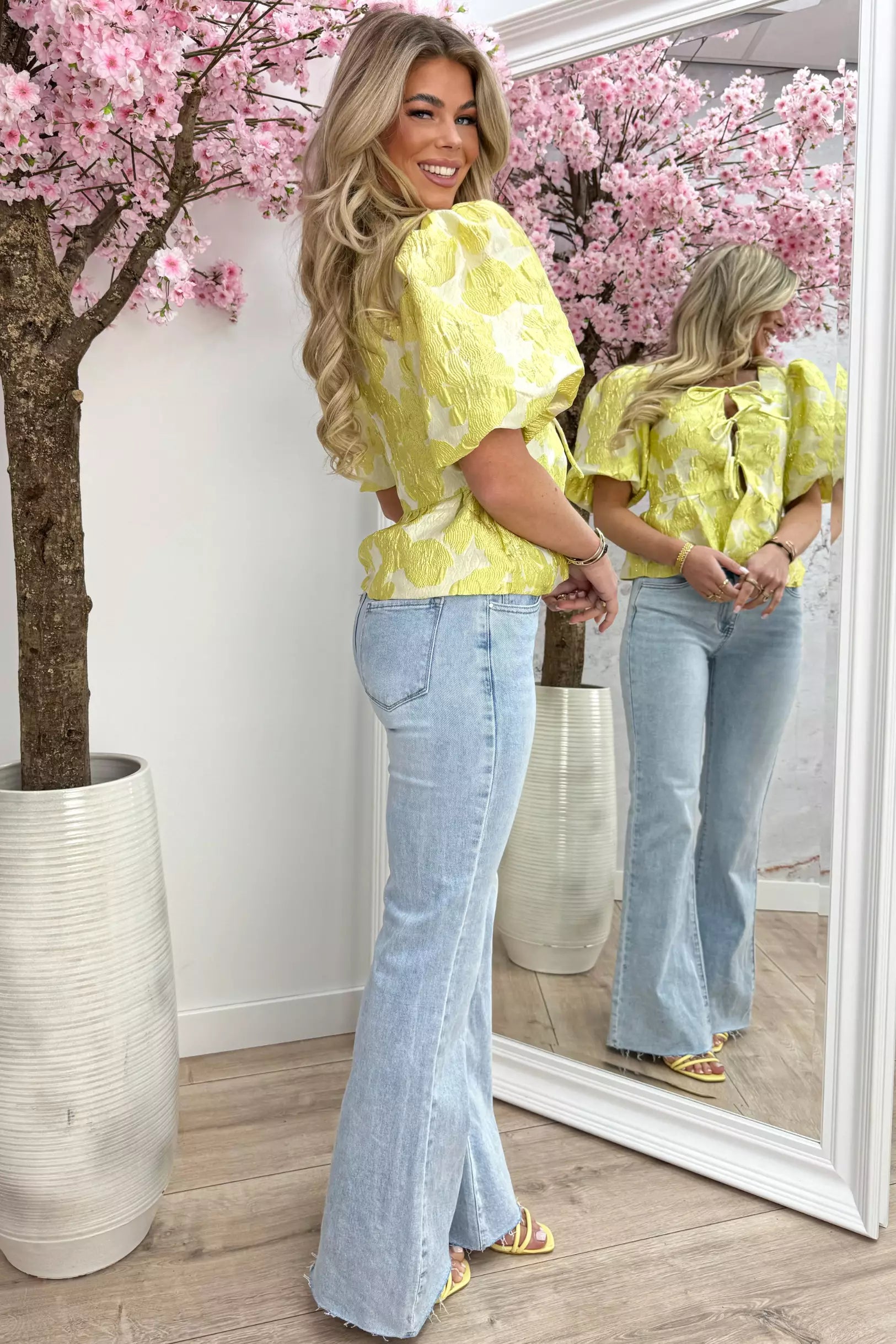 Blumen und Bögen Poffie Top - Geel