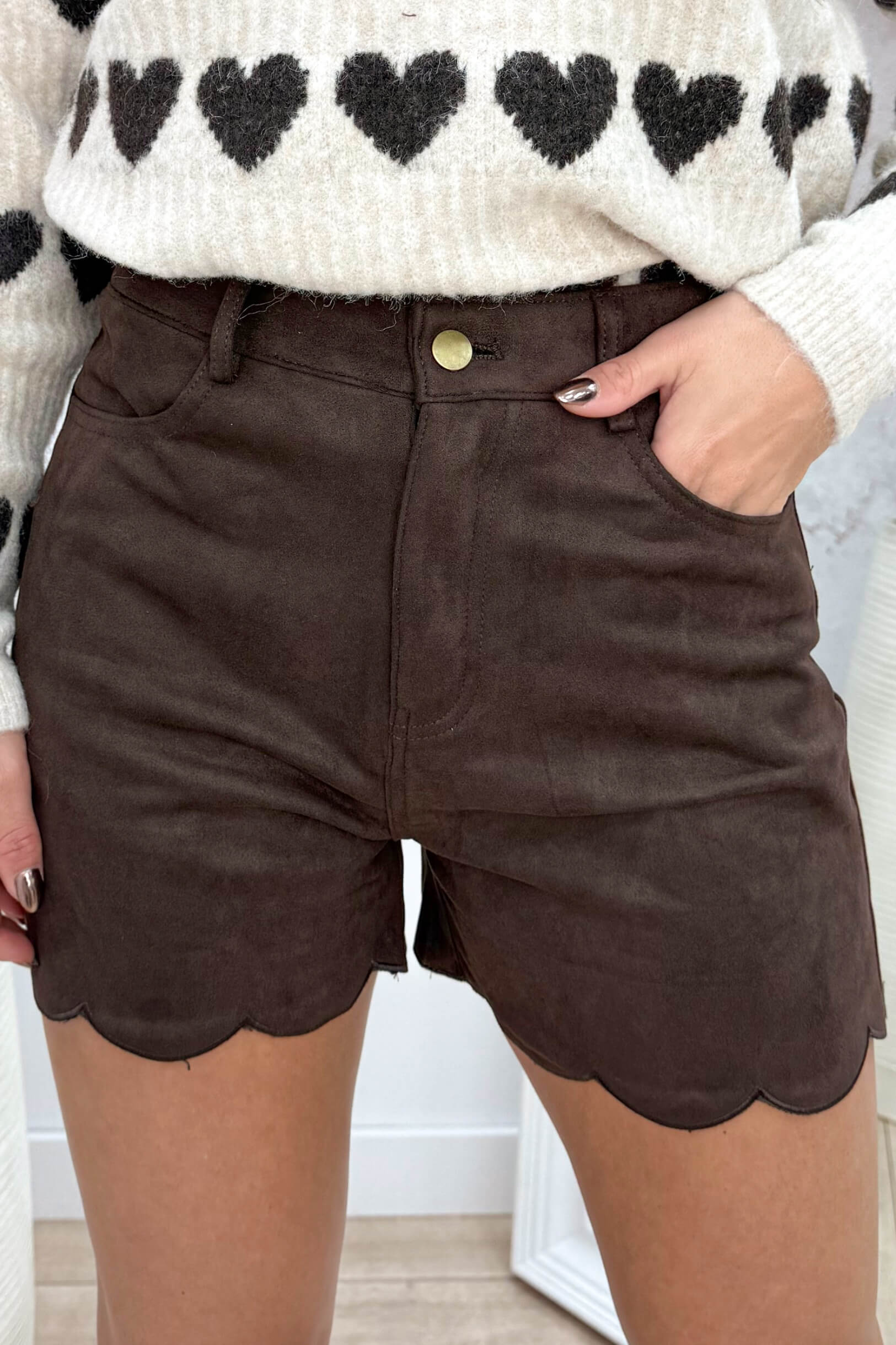 Wavy suede look short - Bruin