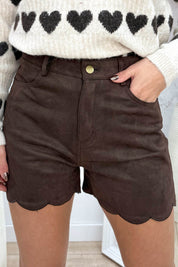 Wavy suede look short - Bruin