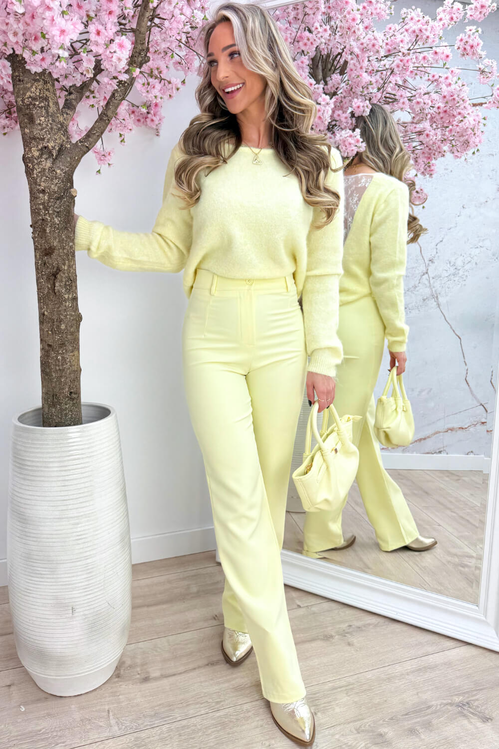 Pretty back lace trui - Geel