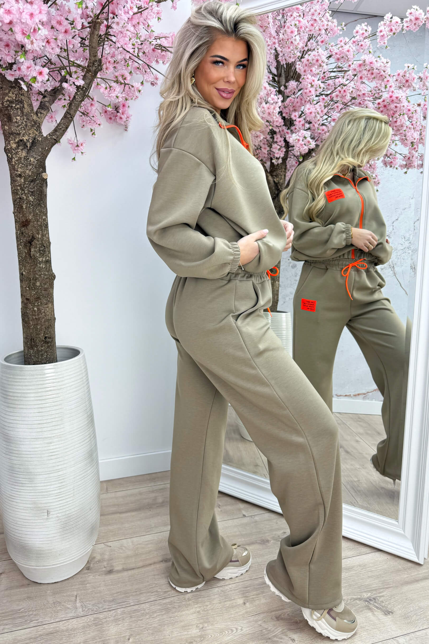 Neon perfect embleem comfy co-ord - Taupe