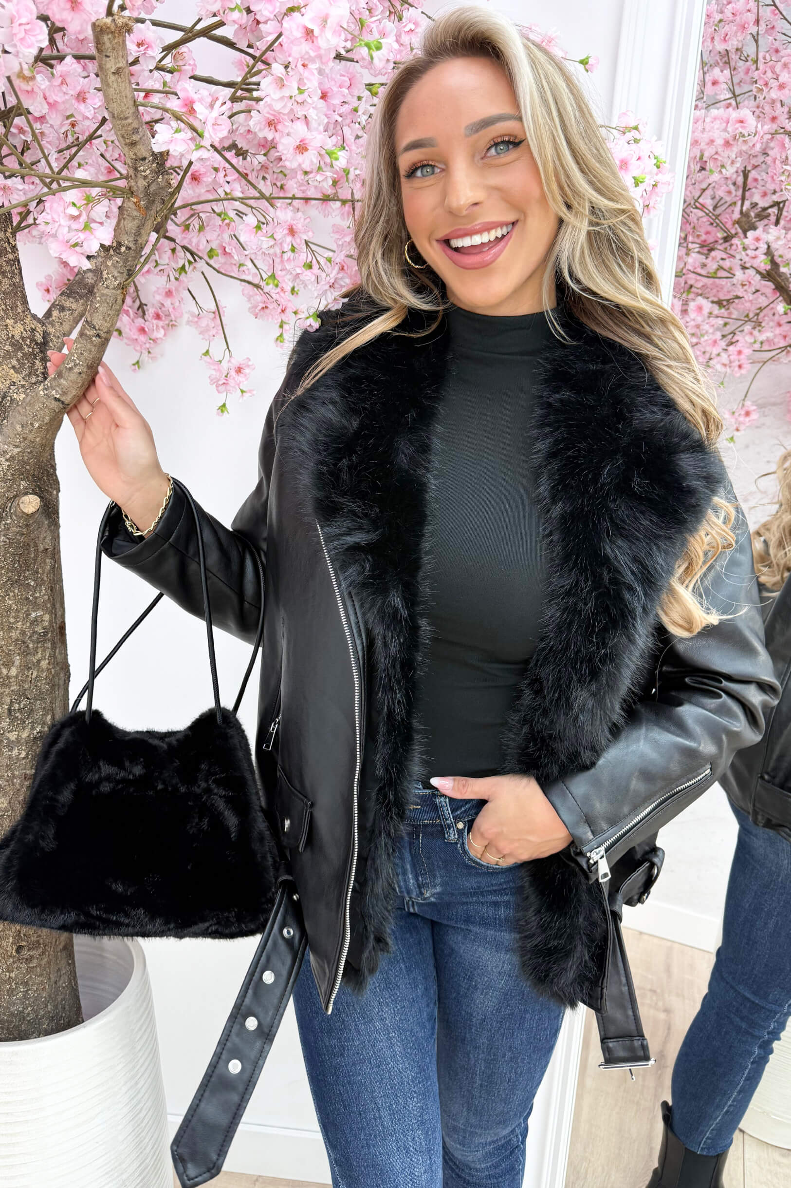 Furry leather look jacket - Zwart