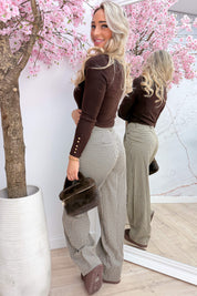 Basic with benefits topje - Bruin