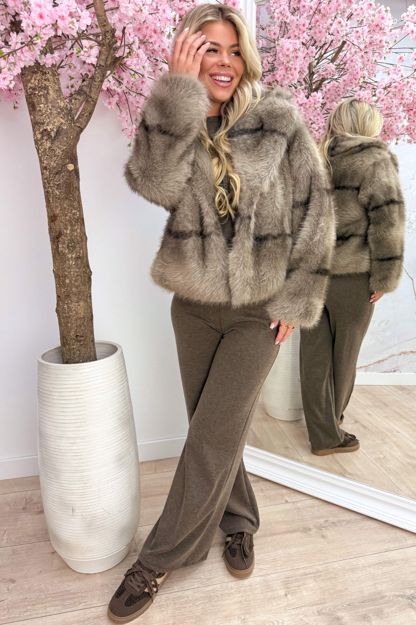 So fluffy in stripes coat - Taupe