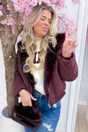 Two ways to wear winterjas - Bordeaux