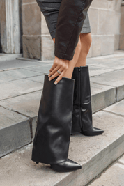 Leather look overlap heels - Zwart