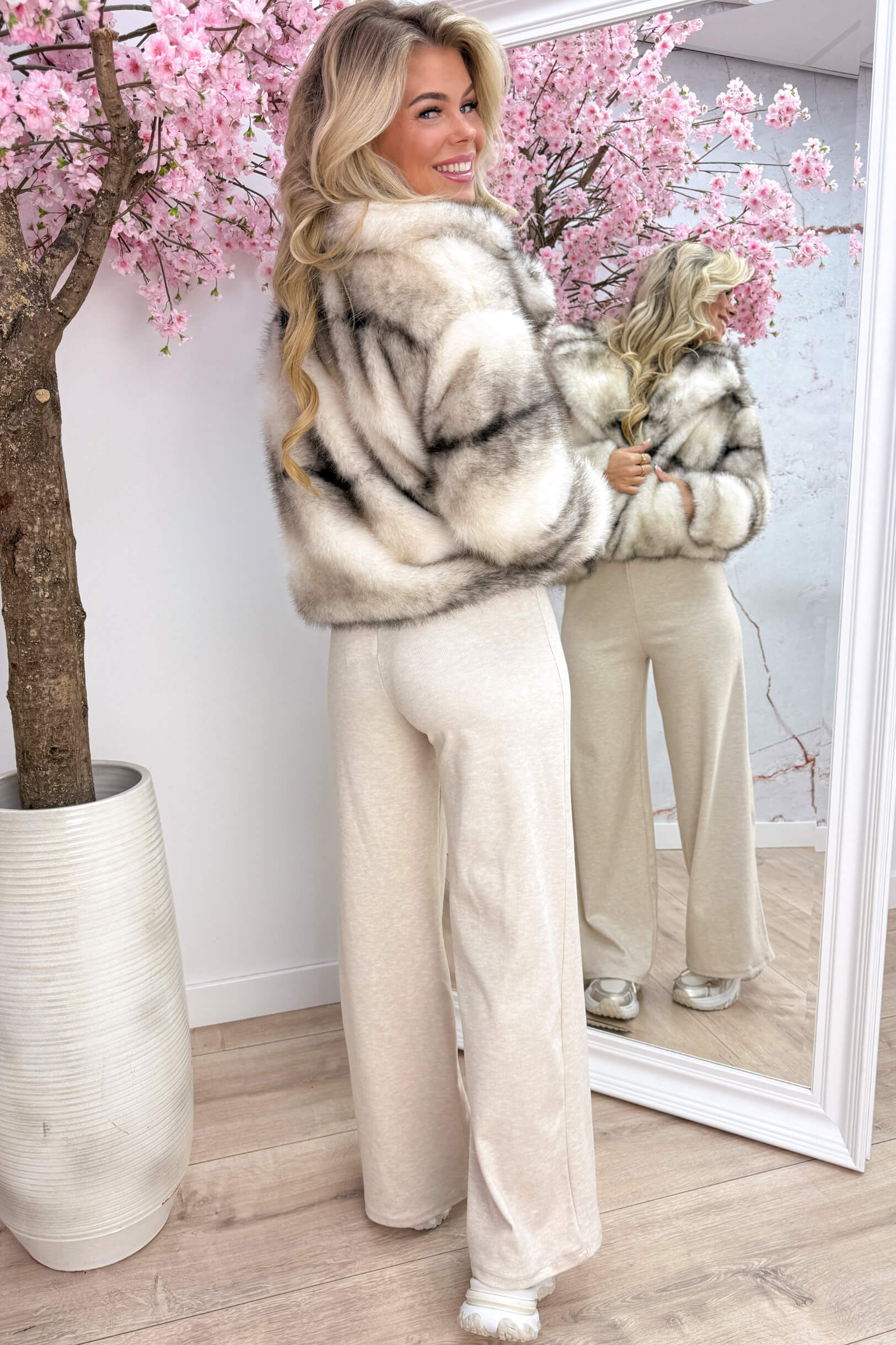So fluffy in stripes coat - Beige