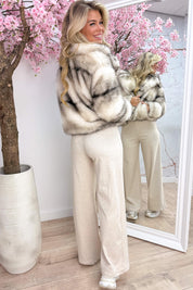 So fluffy in stripes coat - Beige