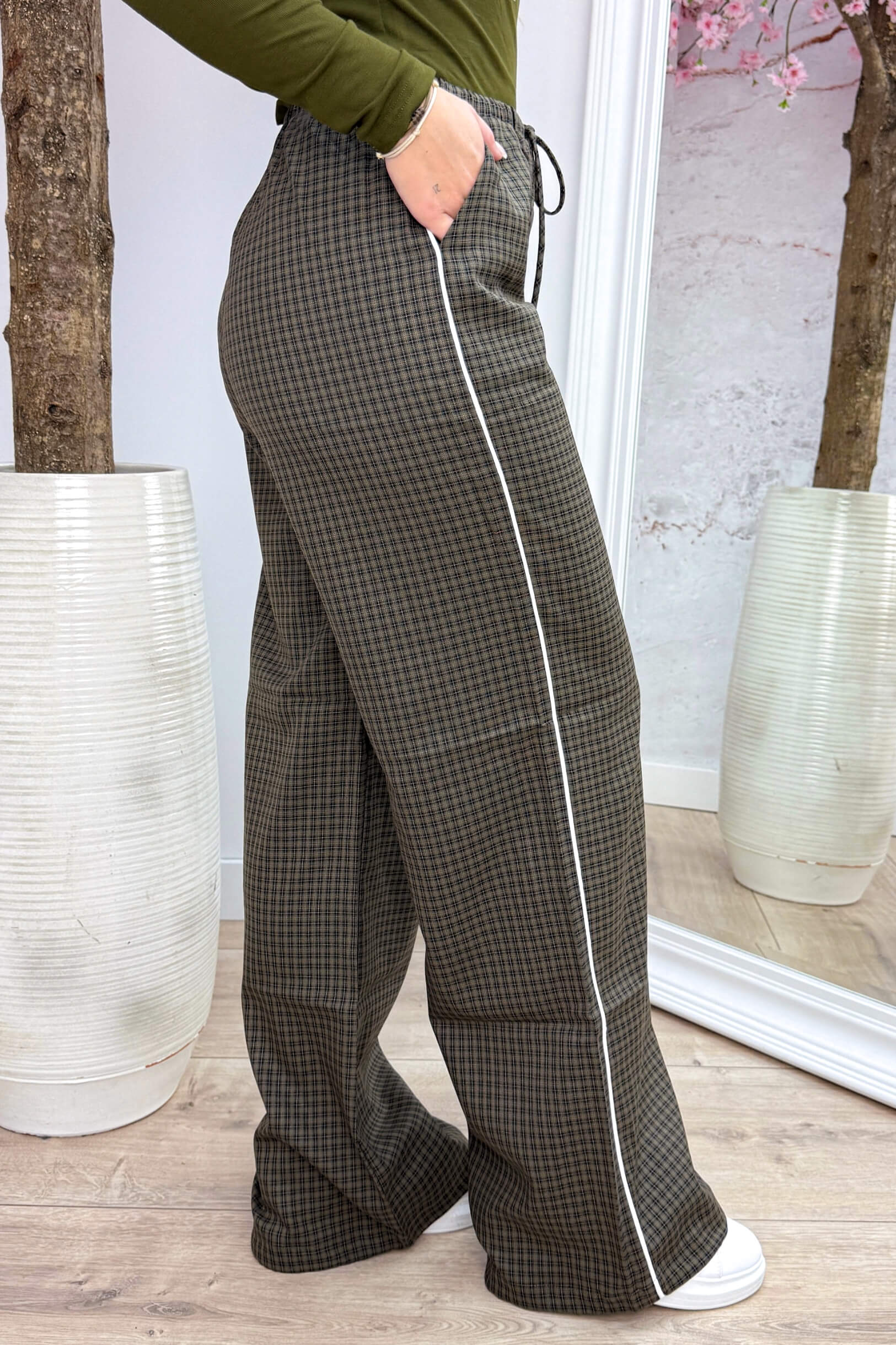 8292 - Brown