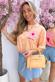 Spread love T-shirt - Lt. oranje
