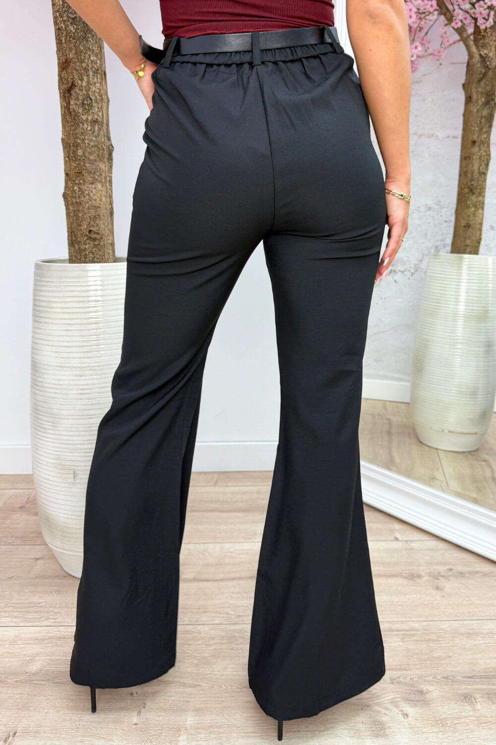 Classy flared pantalon (Incl. riem) - Zwart
