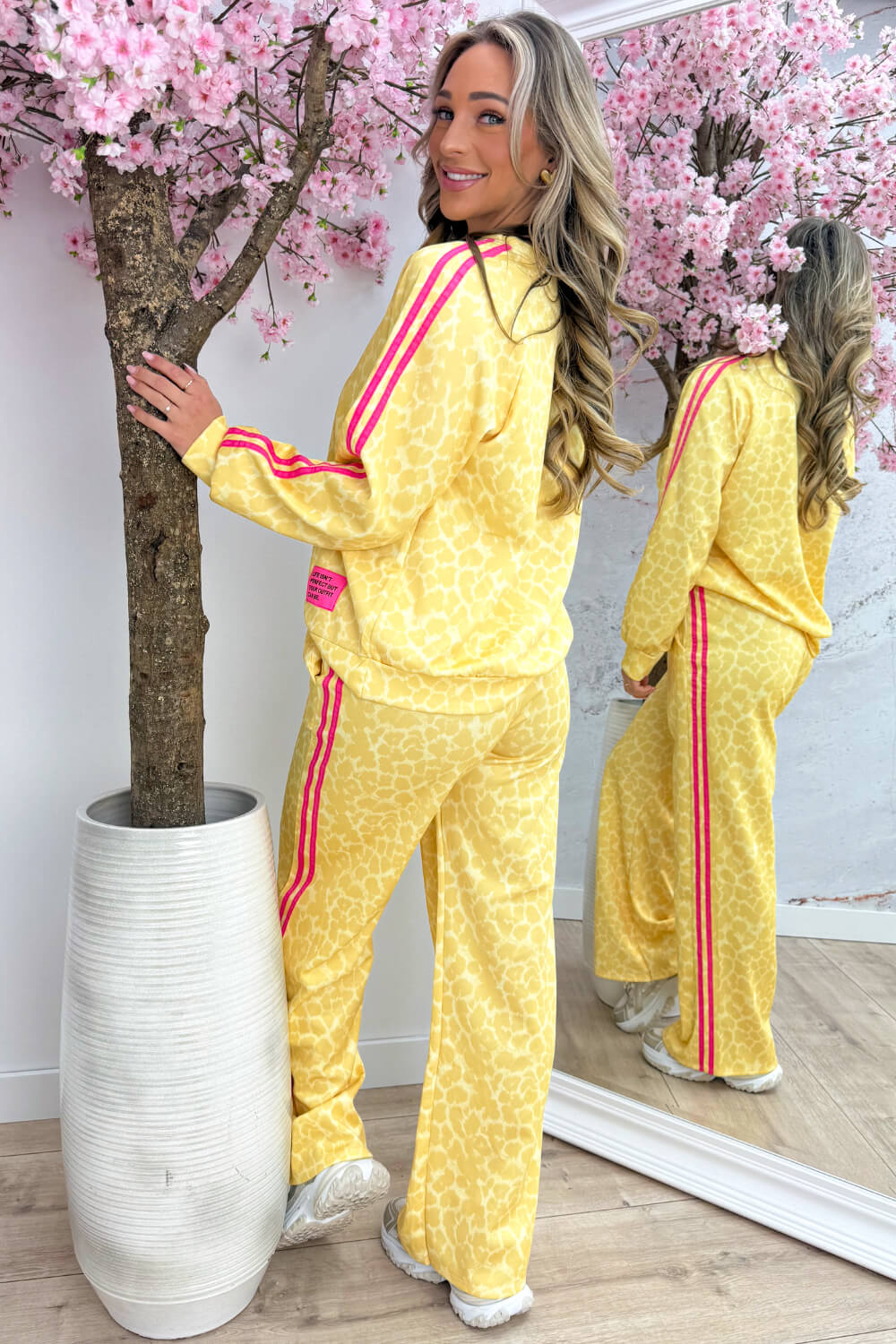 Leopard perfect embleem comfy co-ord - Geel