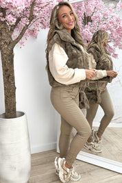 Soft and furry gilet - Taupe