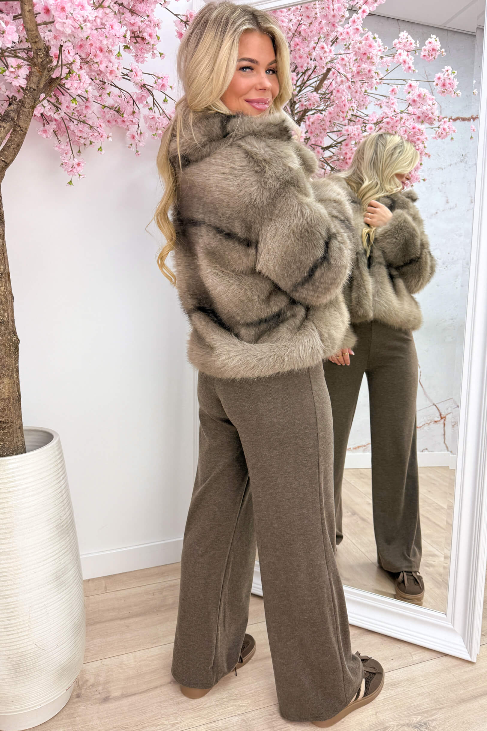 So fluffy in stripes coat - Taupe