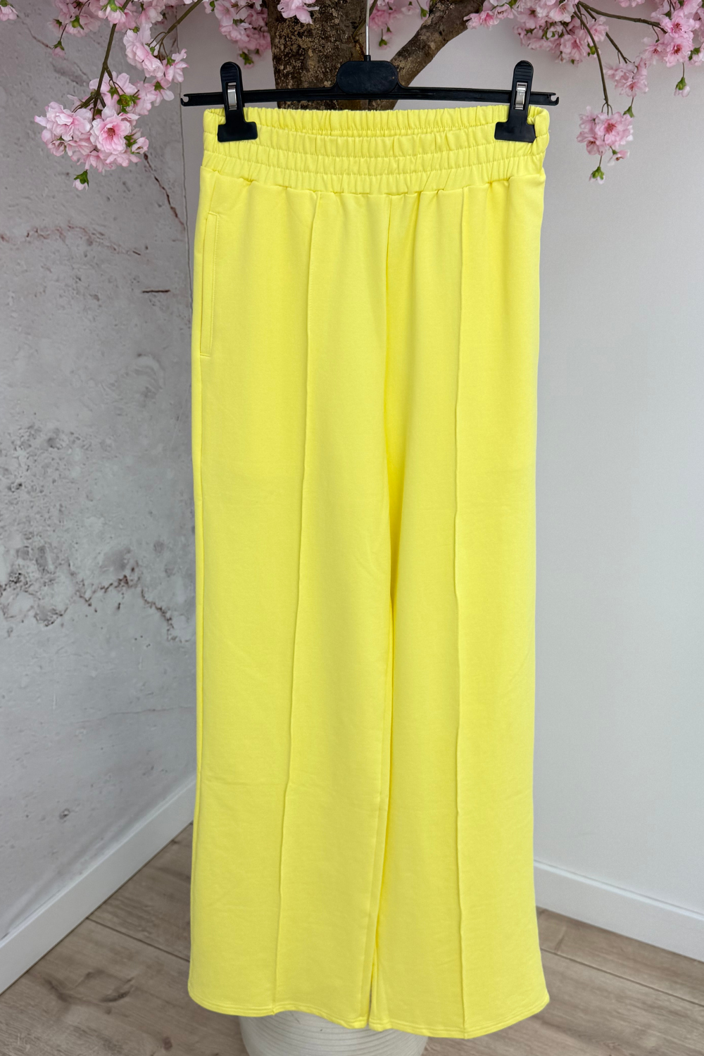 Broek 1 - Geel