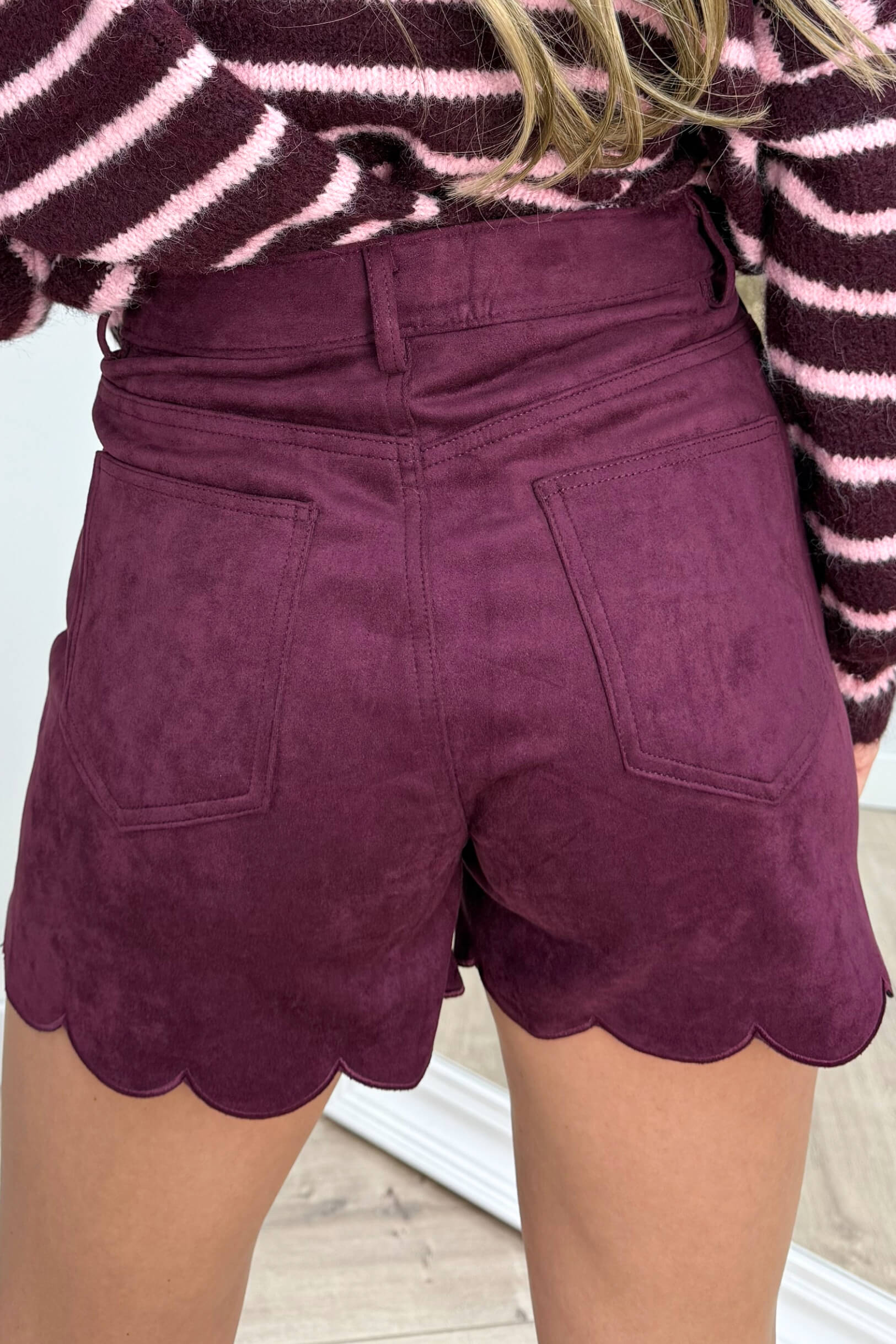 Wavy suede look short - Bordeaux