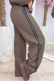 Check into style pants - Bruin