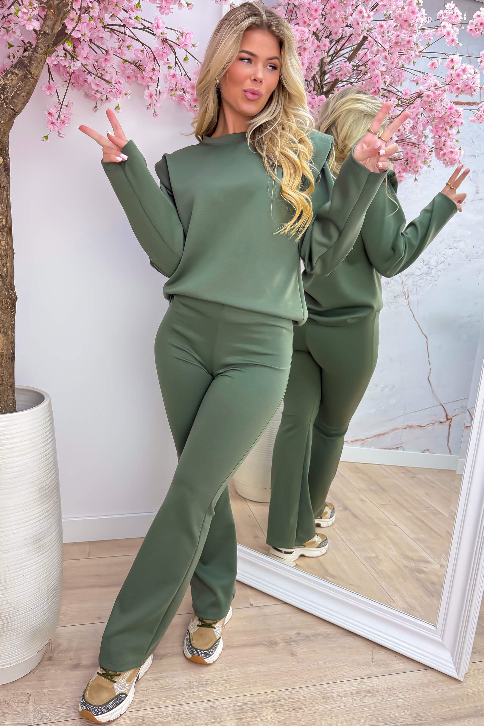 61852-1975 set (Vogue station) - Army