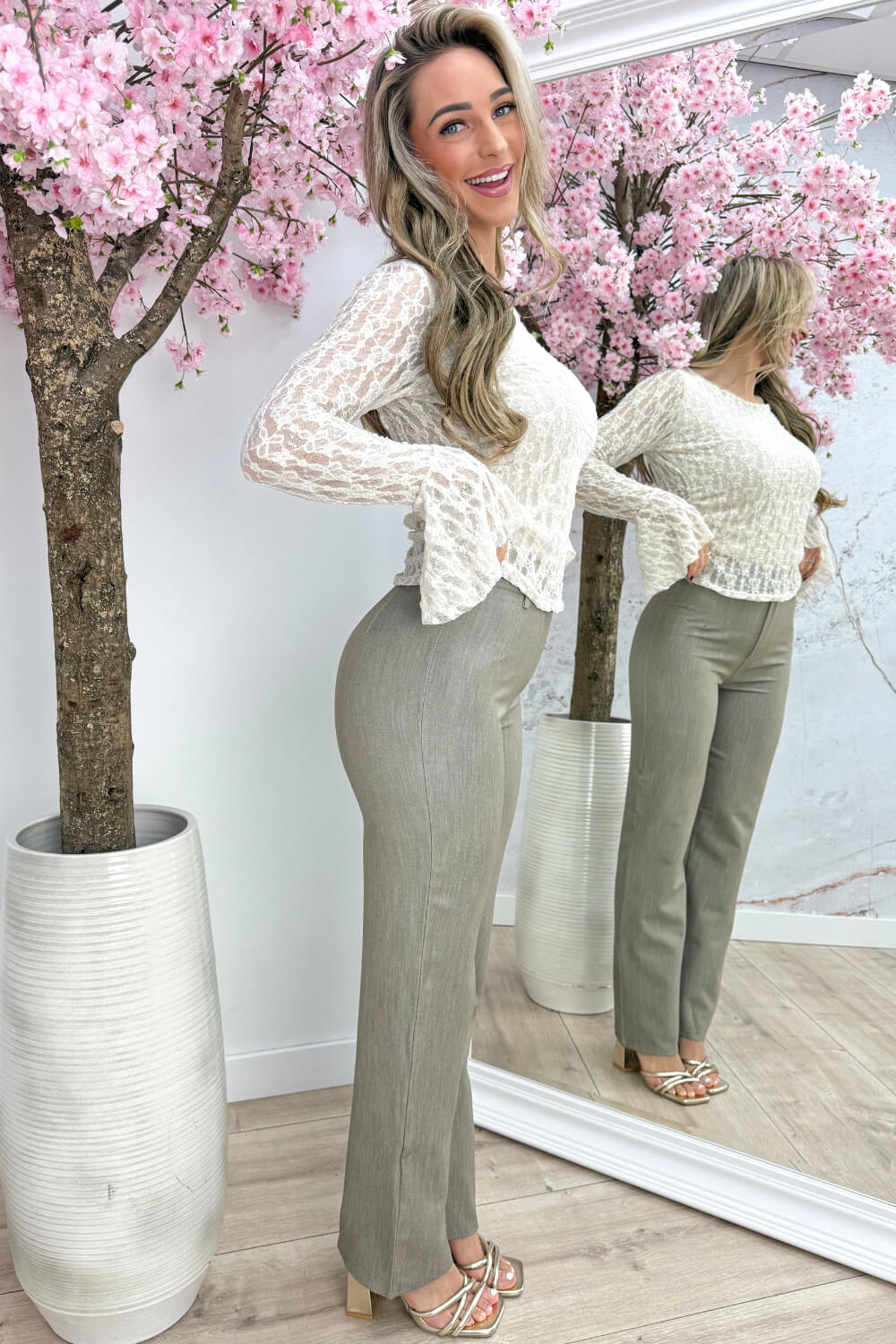 Perfectly flairy lace topje - Beige