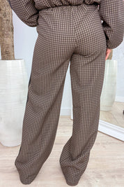 Check into style pants - Bruin