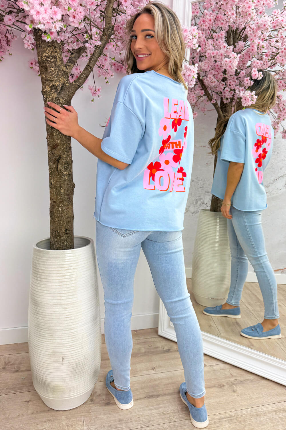 Lead with love oversized T-shirt - Sky blue