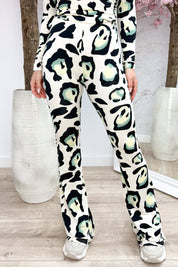 Big leopard travel flair pants - Groen