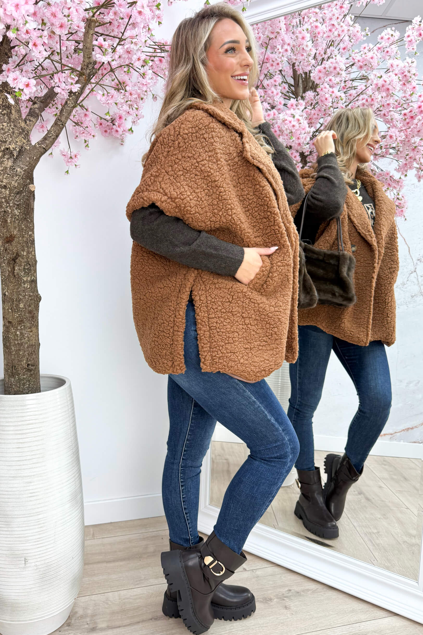 Snuggle up teddy gilet - Cognac
