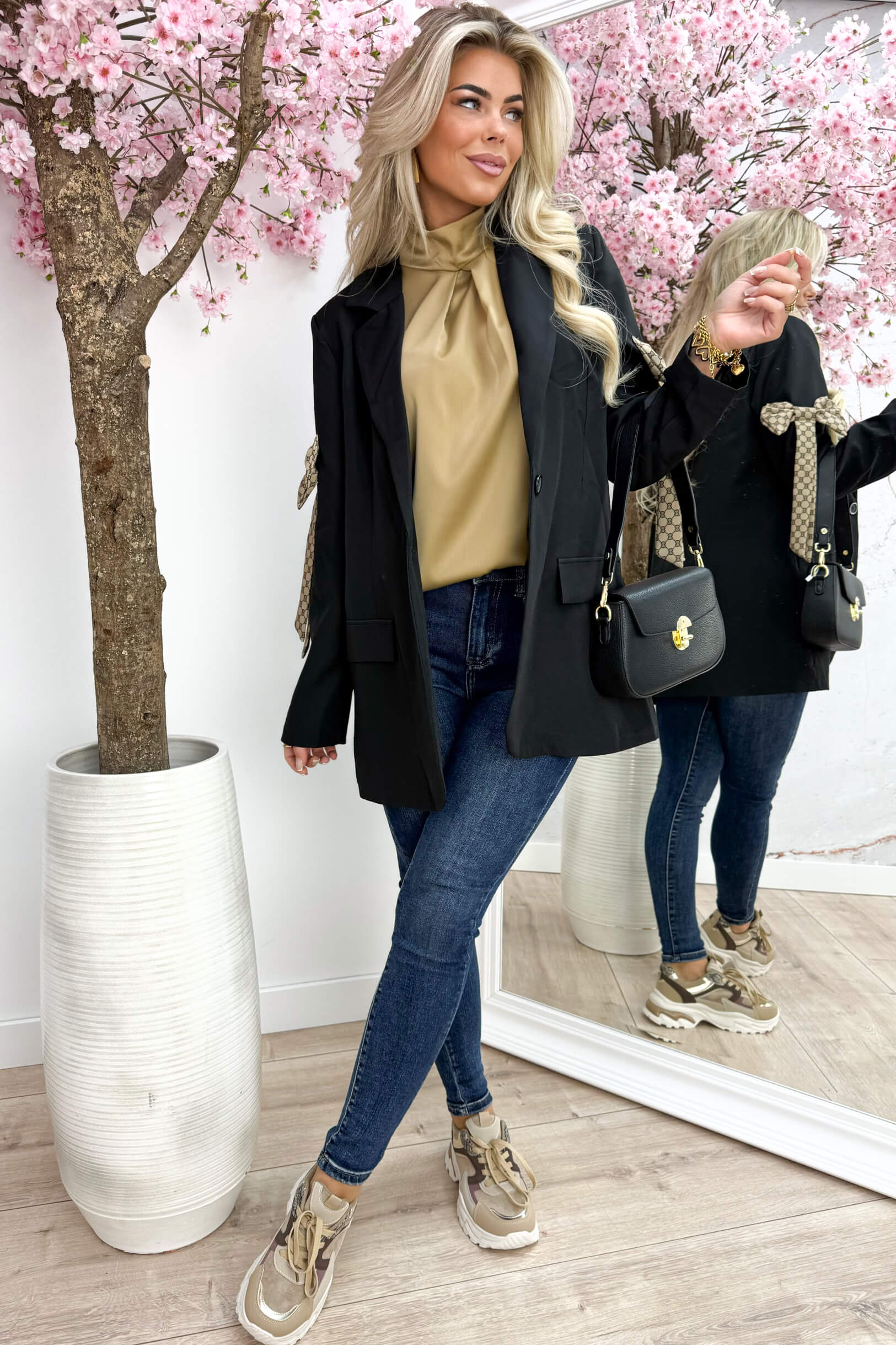 Inspired bow blazer - Zwart