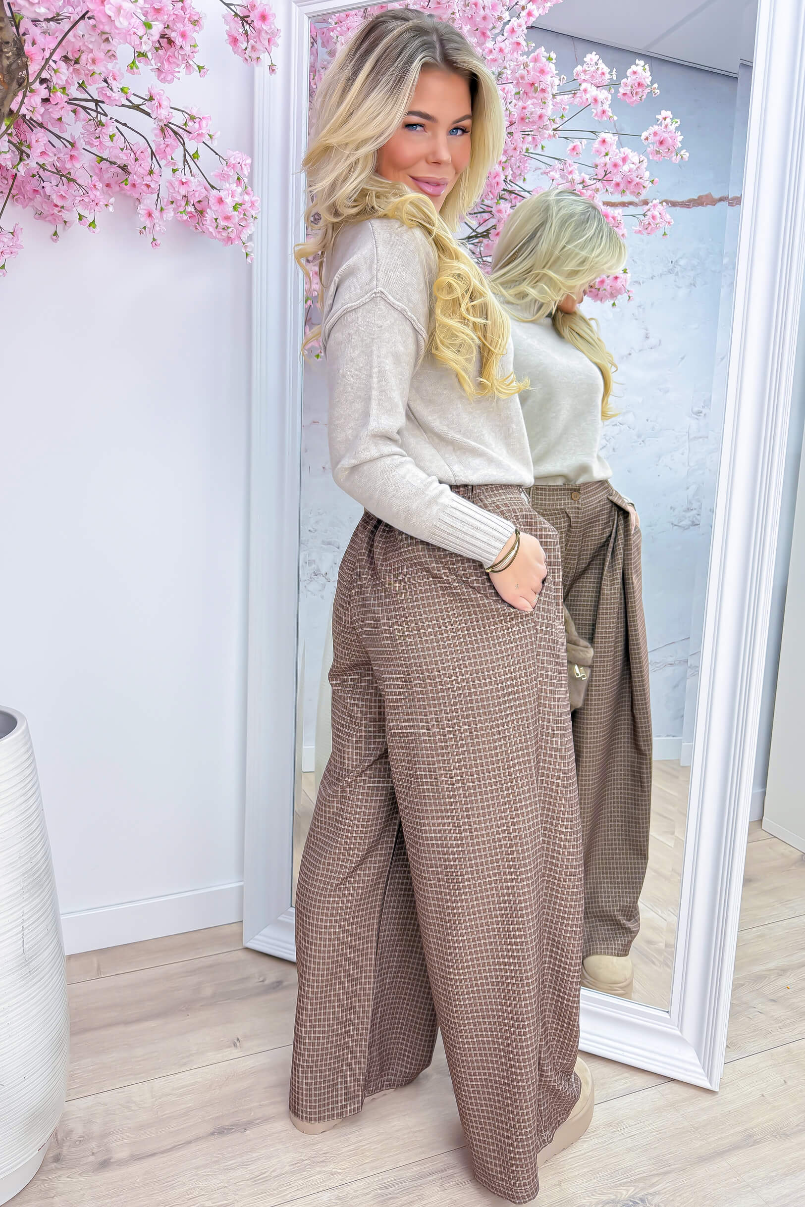 Pretty in buttons trui - Taupe