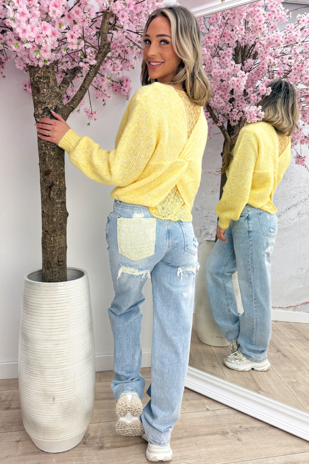 Twist and lace trui - Geel