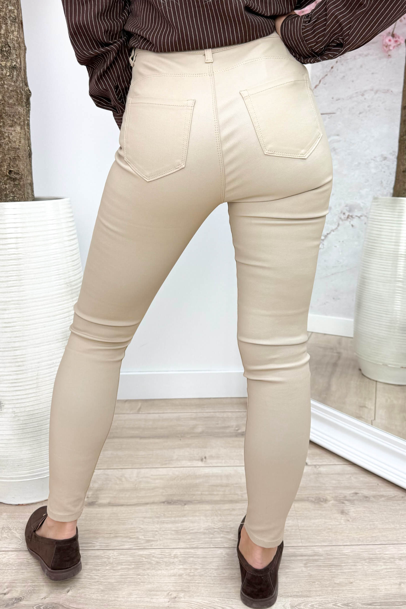 Push-up leather look pants - Beige