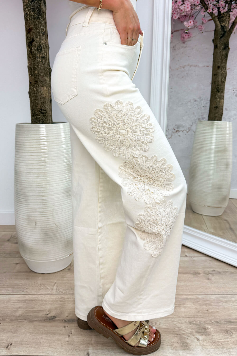 Embroidery bloom straight leg jeans - Beige