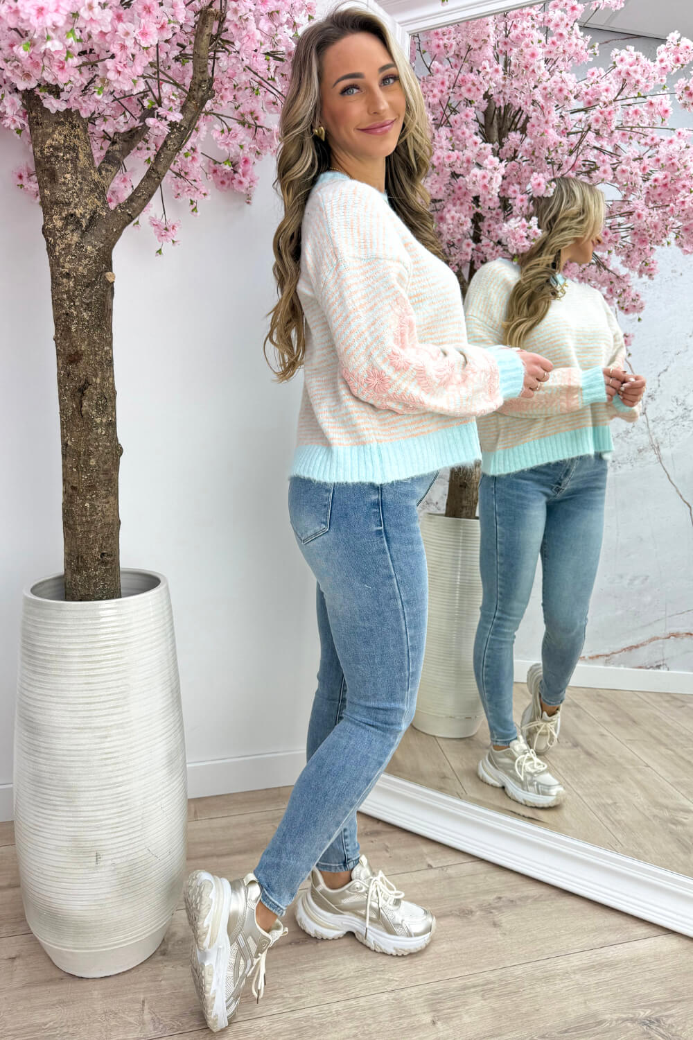 Bloomy embroidery stripe trui - Koraal