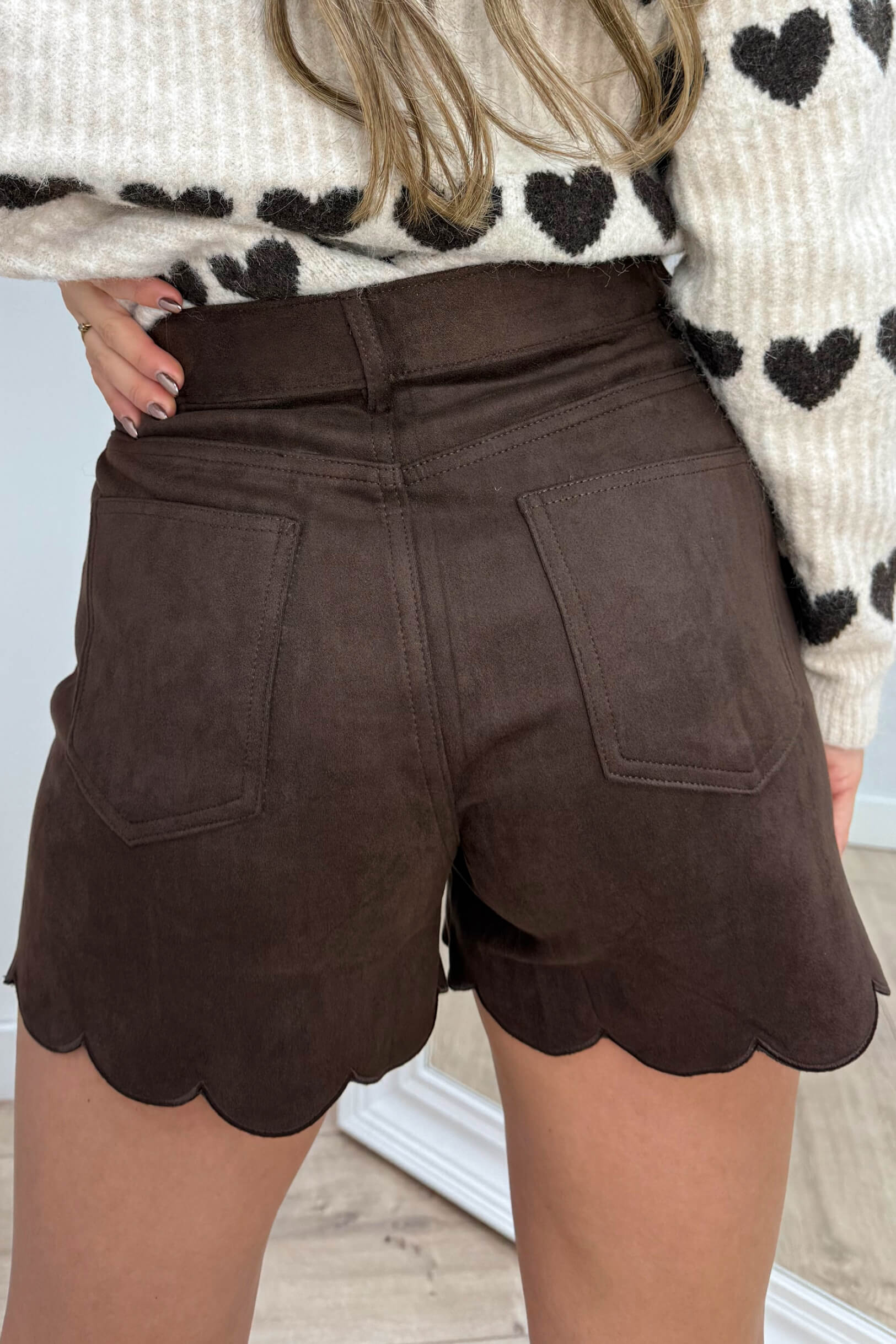 Wavy suede look short - Bruin