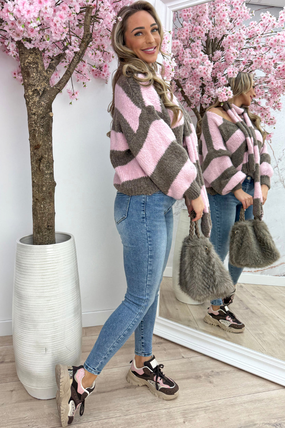 Wrapped in striped vest (incl. sjaal) - Roze