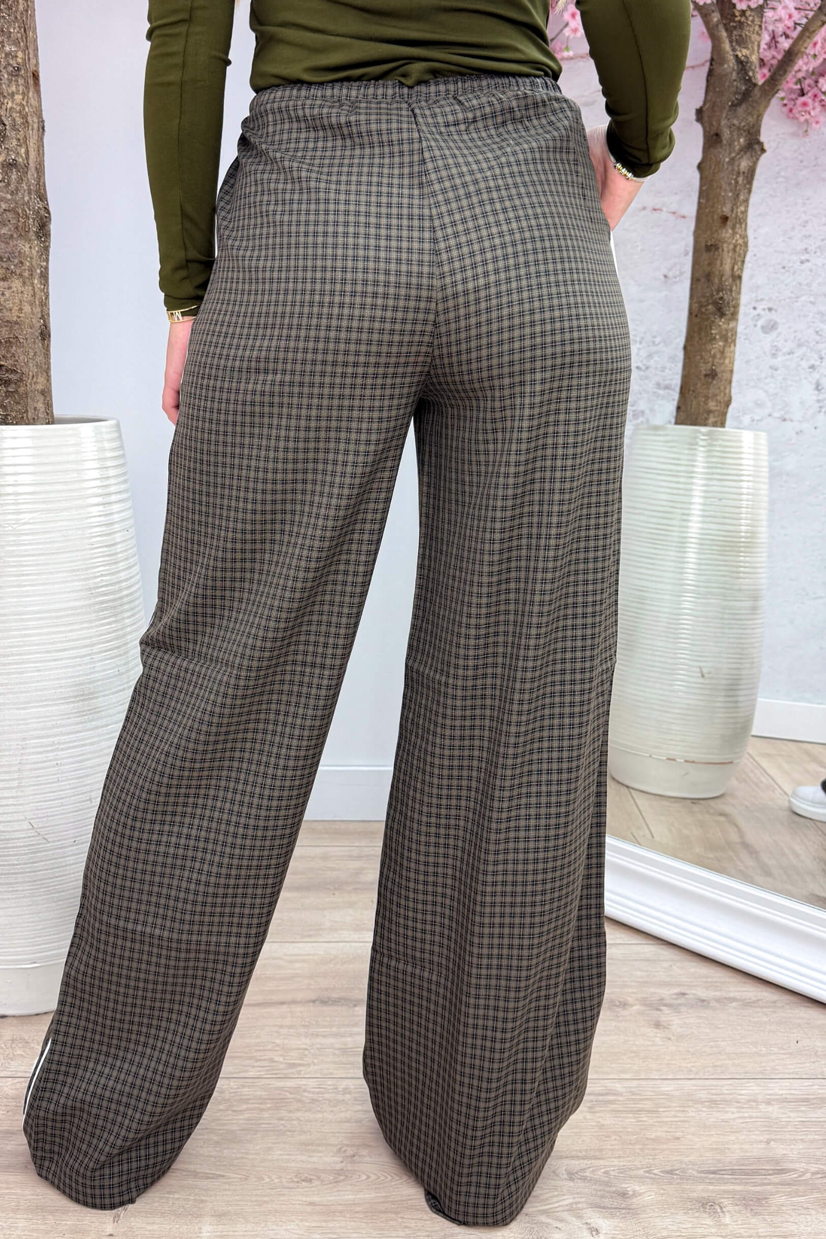 8292 - Brown