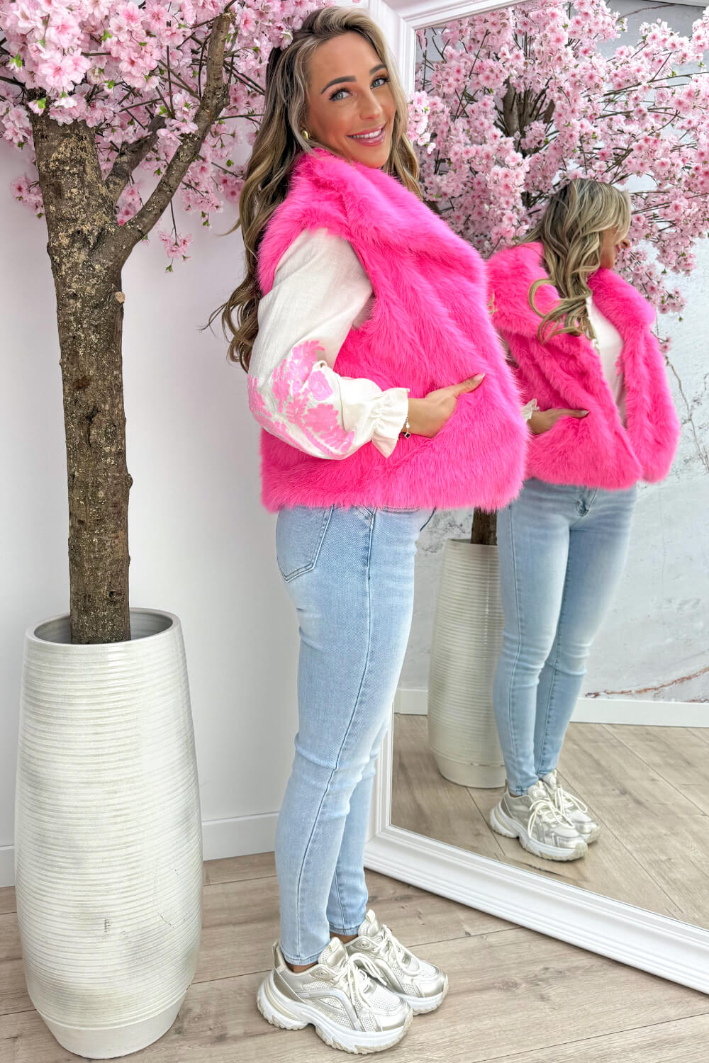 Fluffy vibes gilet - Fuchsia