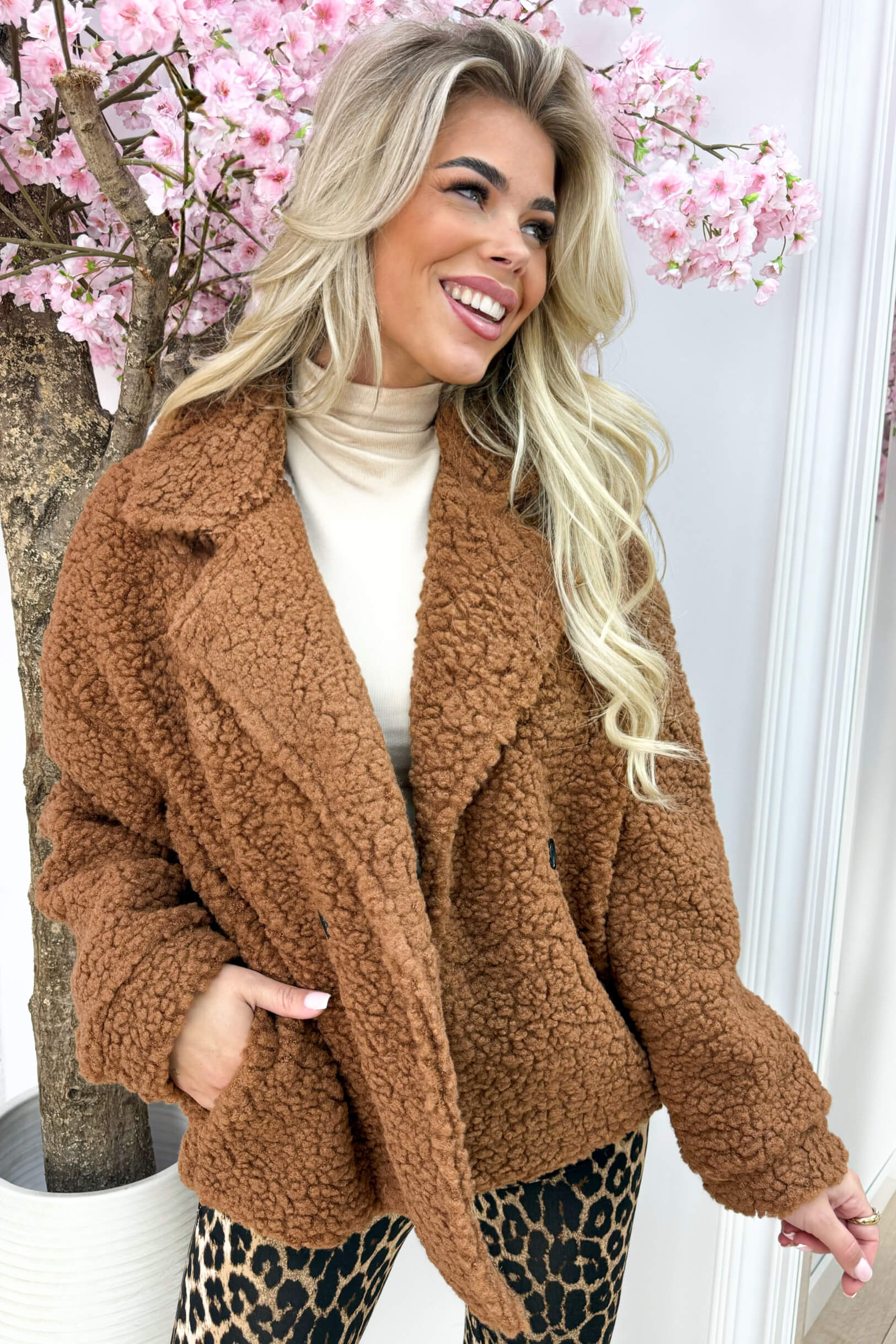 Snuggle up teddy jacket - Cognac