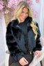 Wrapped in fluffy jacket - Zwart