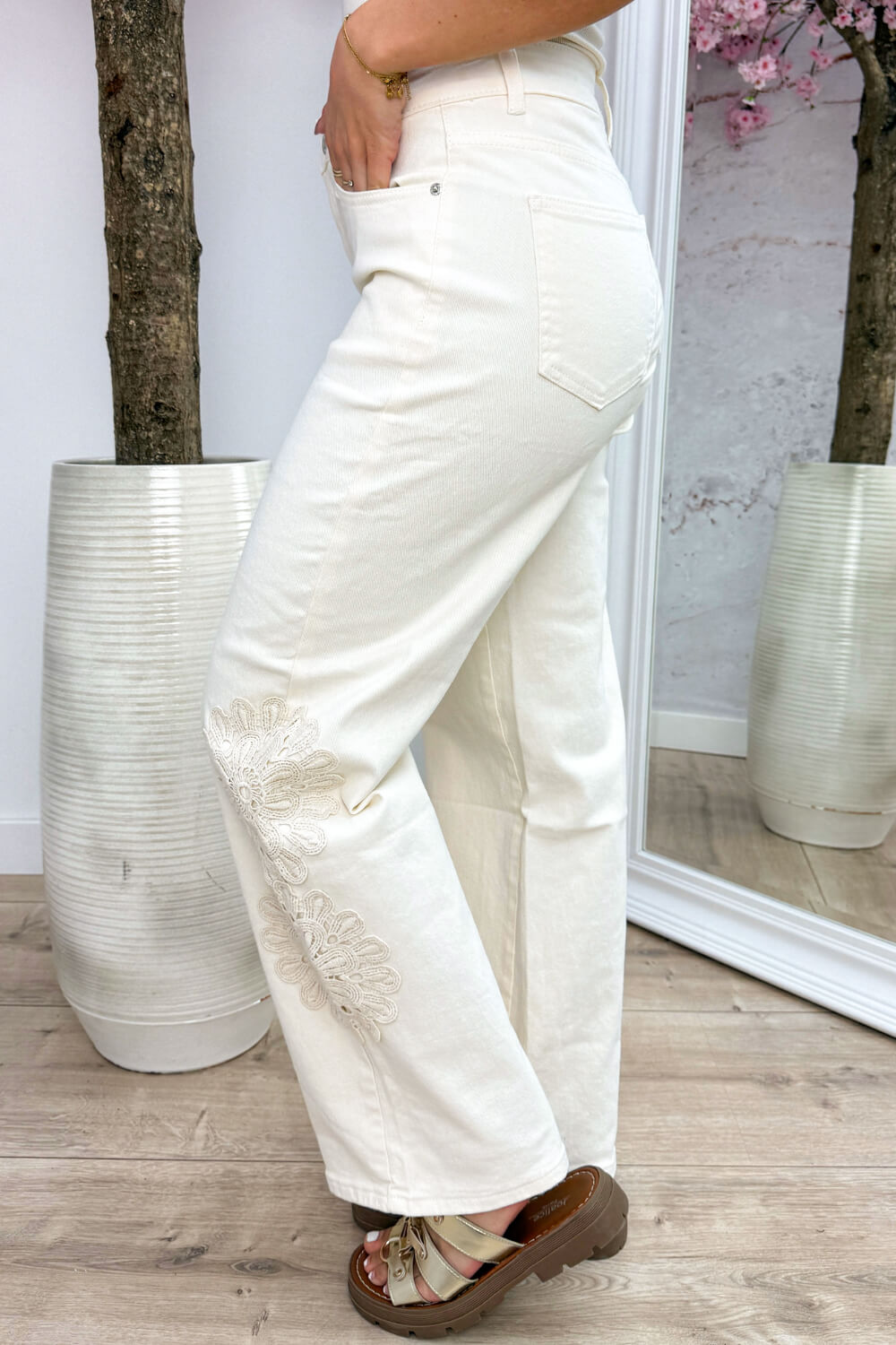Embroidery bloom straight leg jeans - Beige